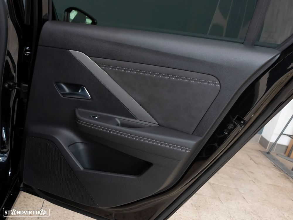 Opel Astra 1.5 D GS Line Aut. - 9