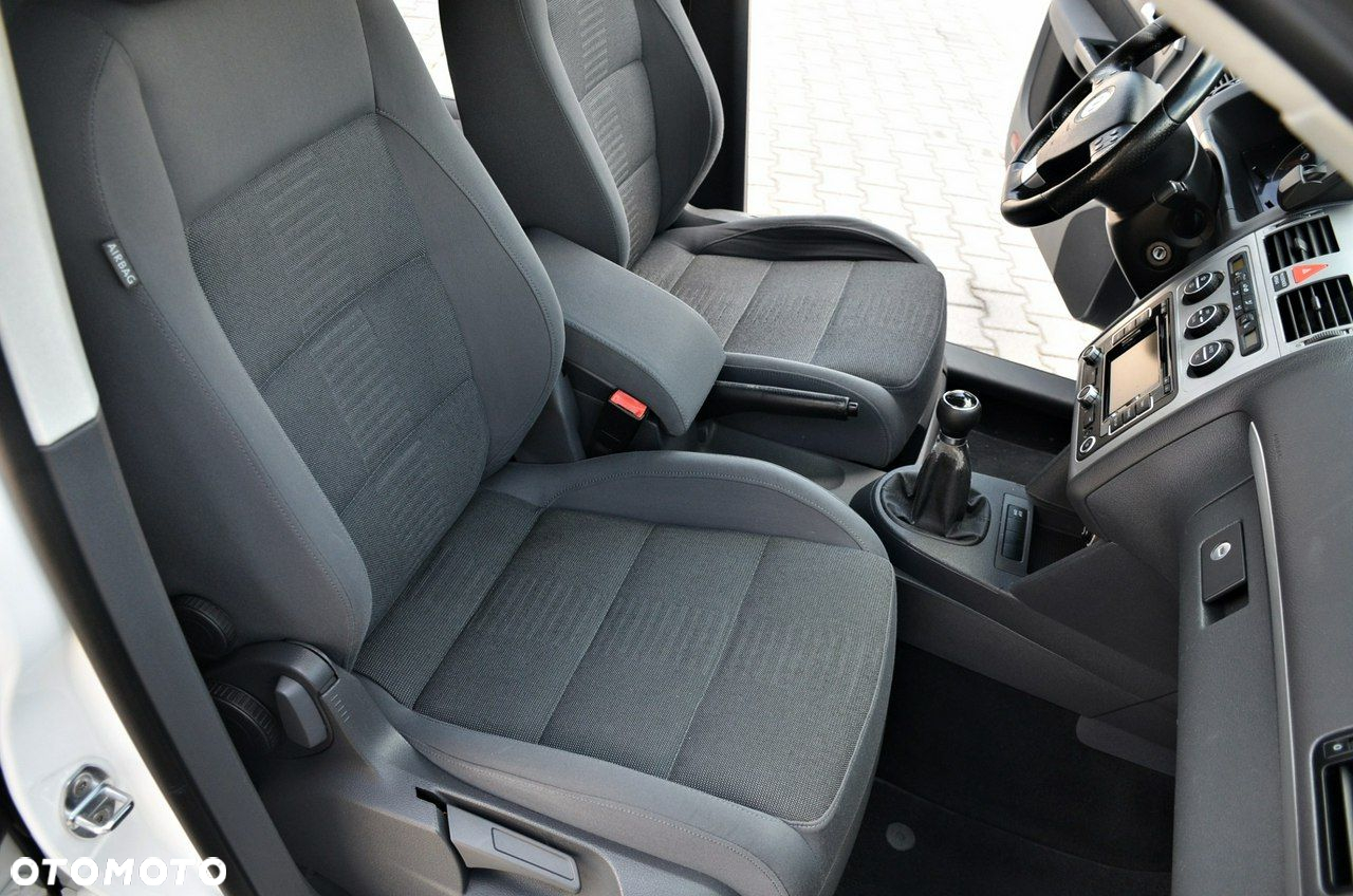 Volkswagen Touran - 26