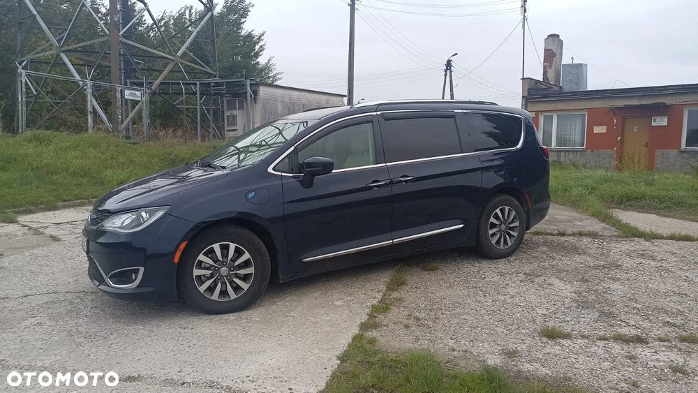 Chrysler Pacifica - 2