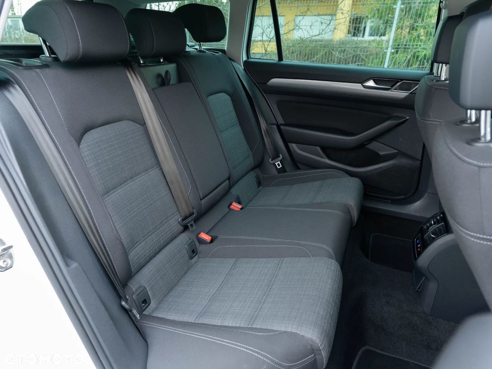 Volkswagen Passat Variant 1.5 TSI EVO Elegance - 18
