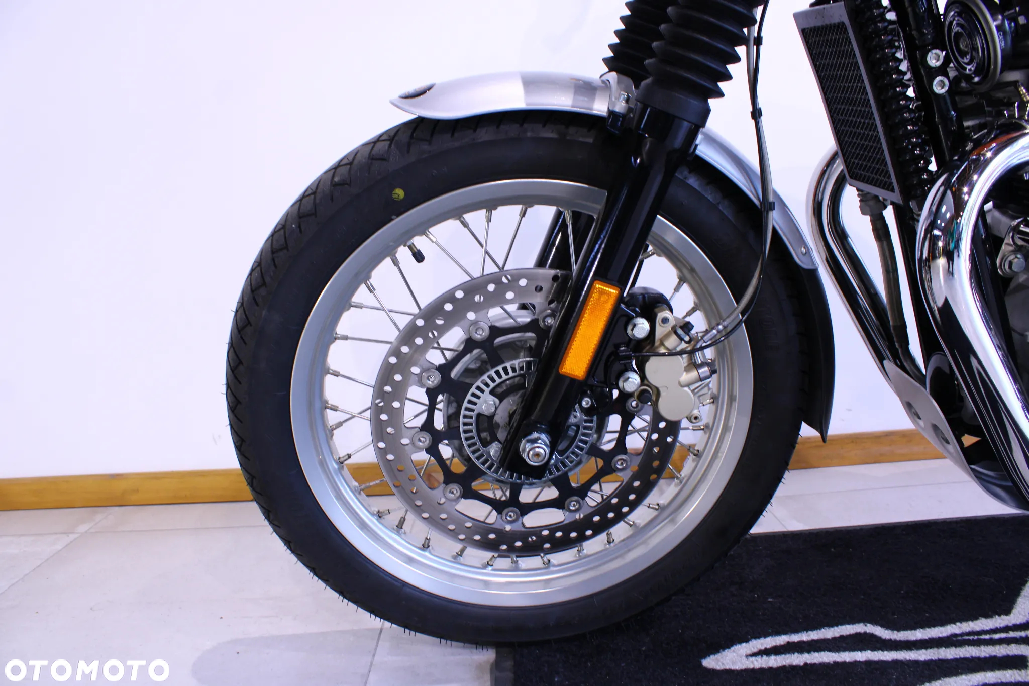 Royal Enfield Interceptor - 25