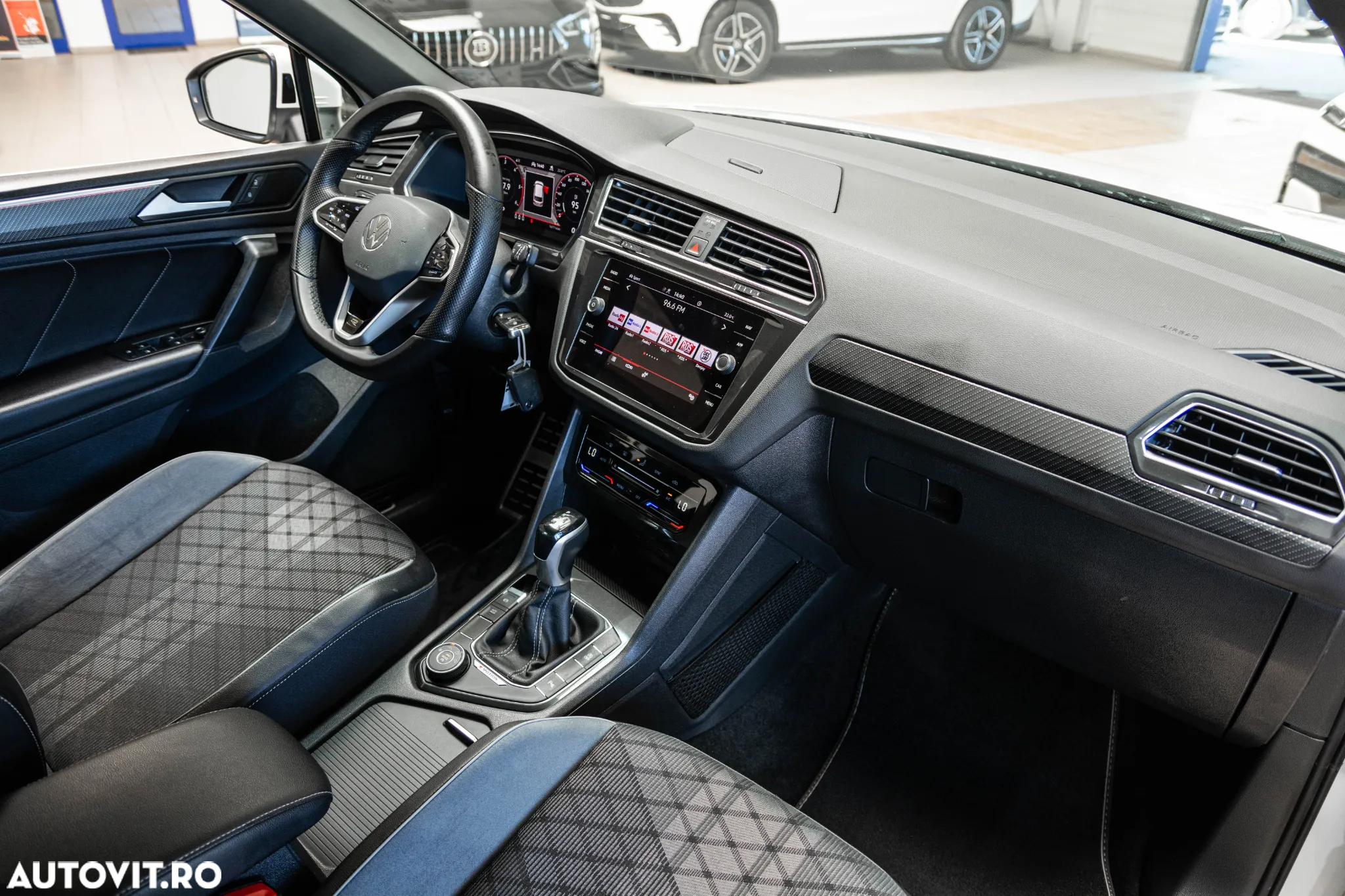 Volkswagen Tiguan 2.0 TDI SCR DSG 4Motion R-Line - 8
