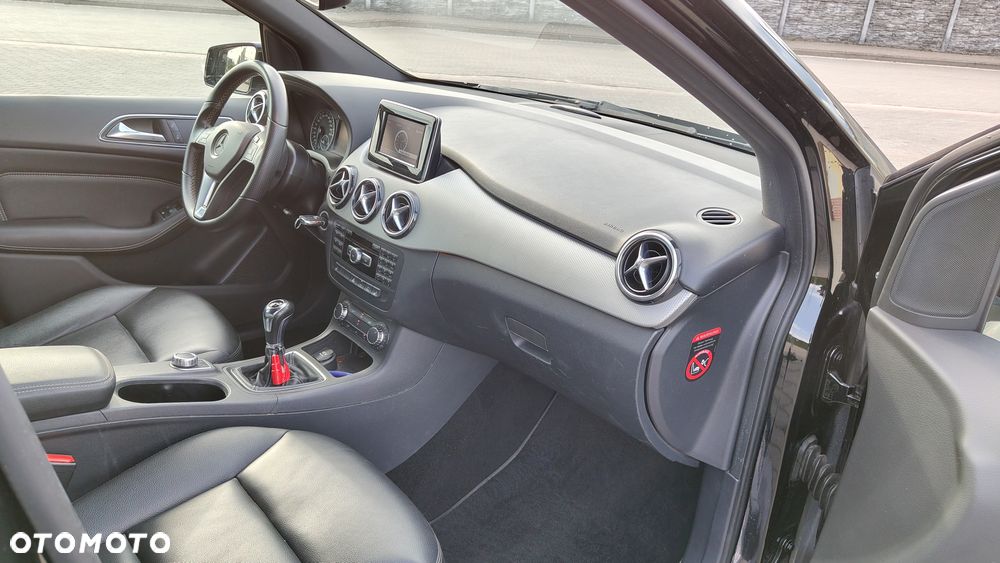 Mercedes-Benz Klasa B 200 Edition - 22