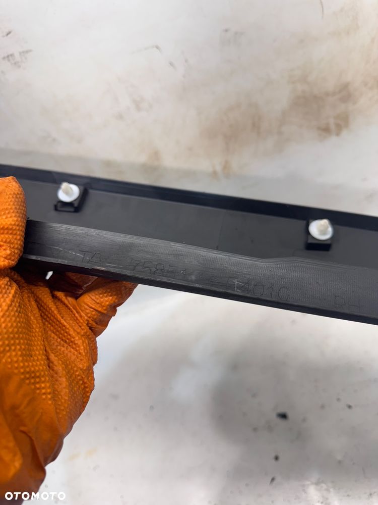 LEWA LISTWA PROGOWA TOYOTA C-HR - 9