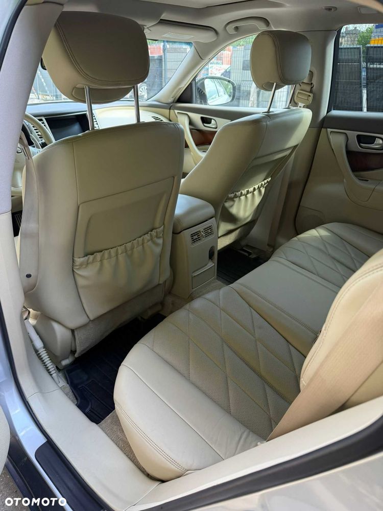 Infiniti FX - 4