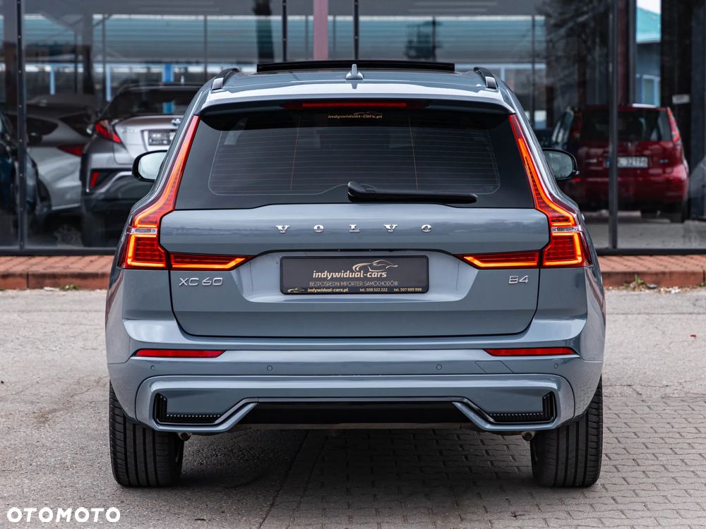 Volvo XC 60 B4 D Plus Dark - 18