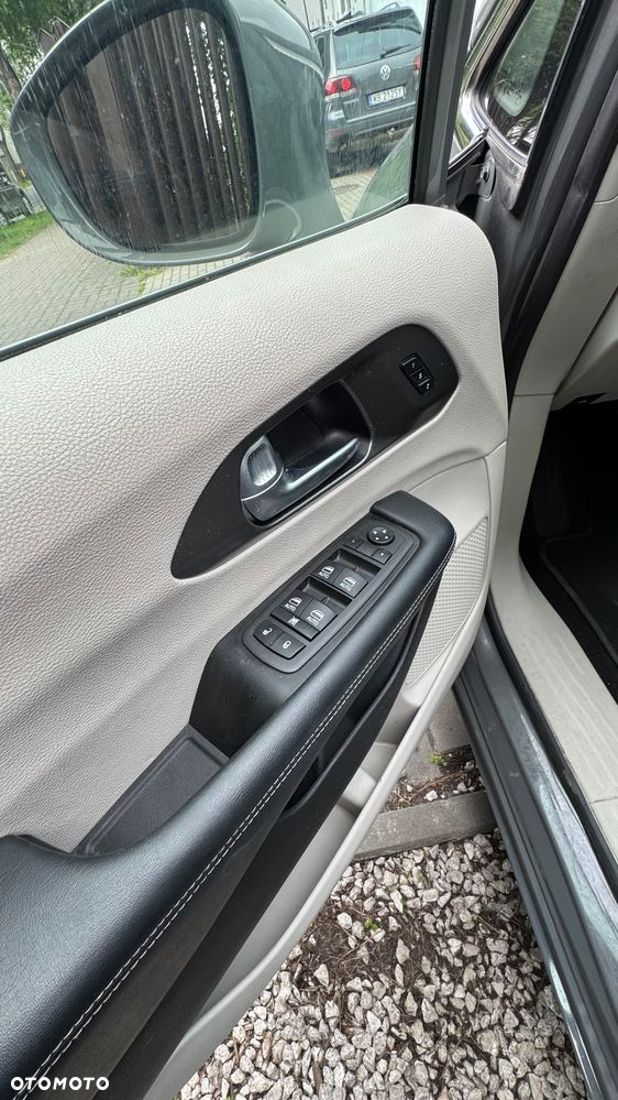Chrysler Pacifica - 4