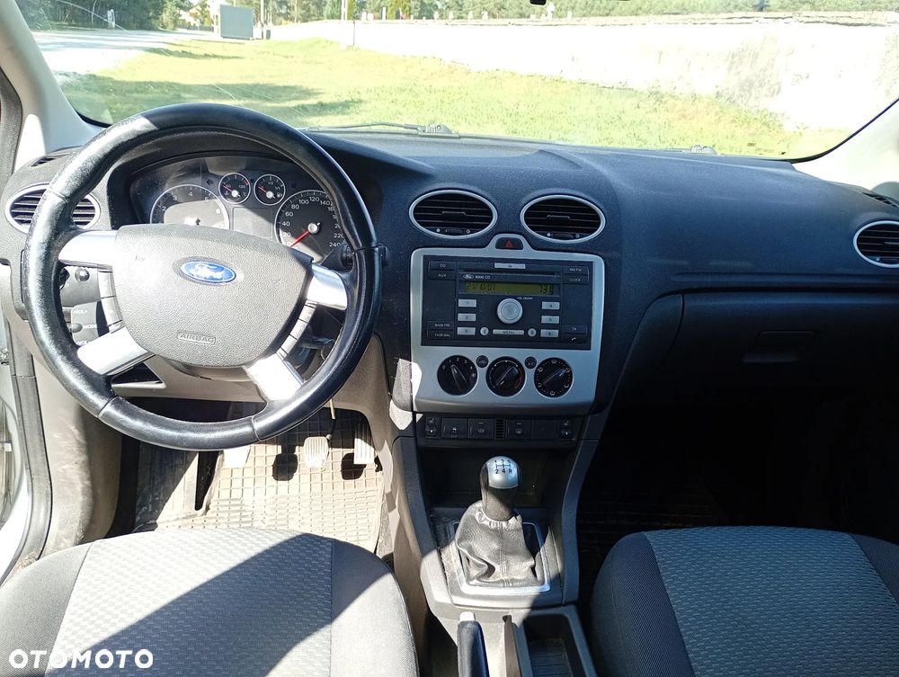 Ford Focus 2.0 Ghia - 15
