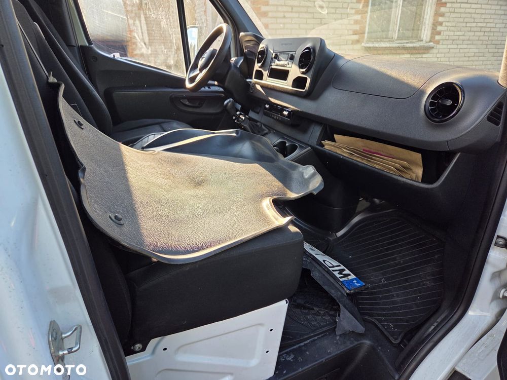 Mercedes-Benz Sprinter - 9