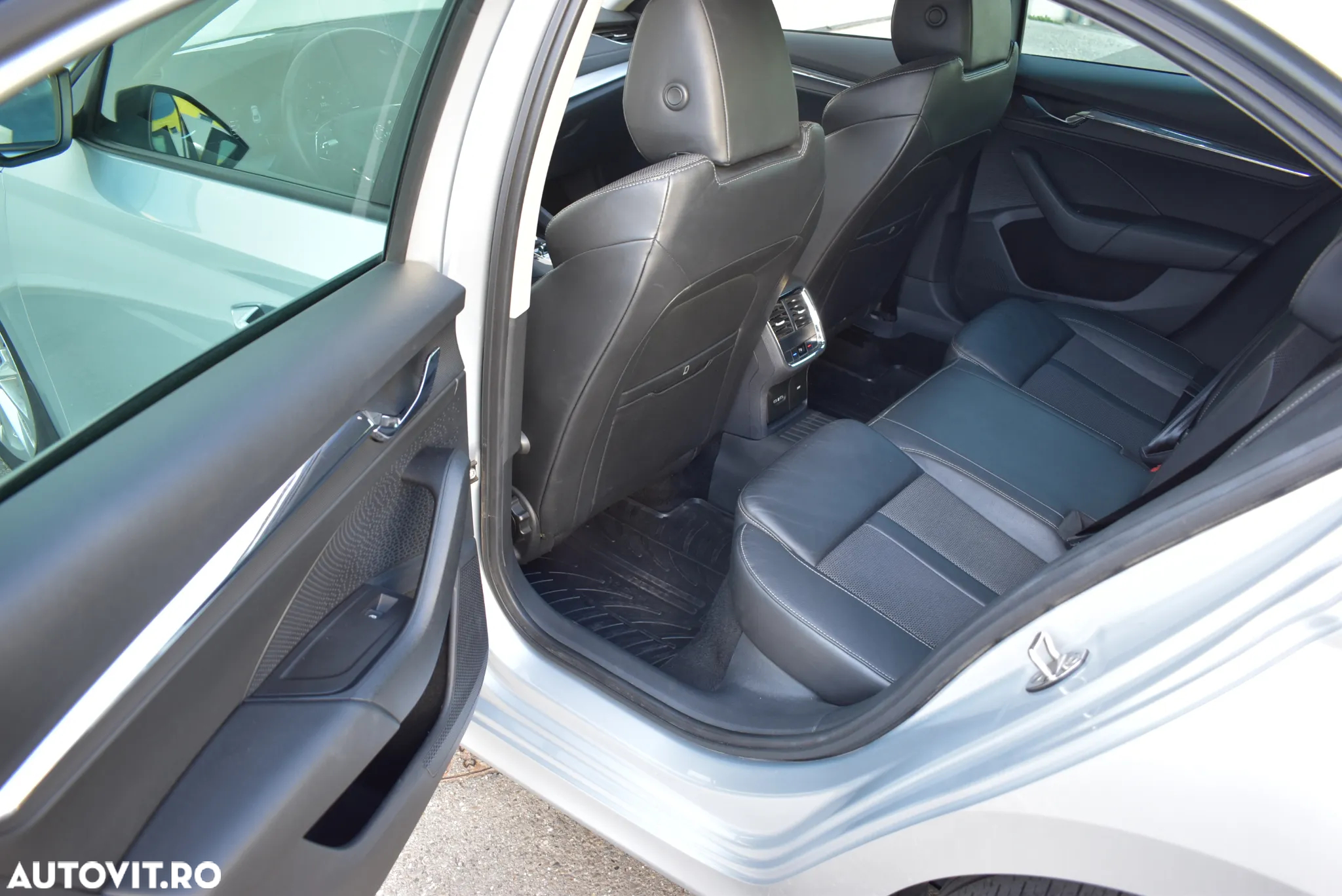 Skoda Octavia 2.0 TDI DSG Style - 17