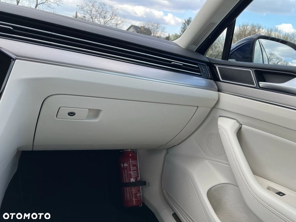 Volkswagen Passat - 19