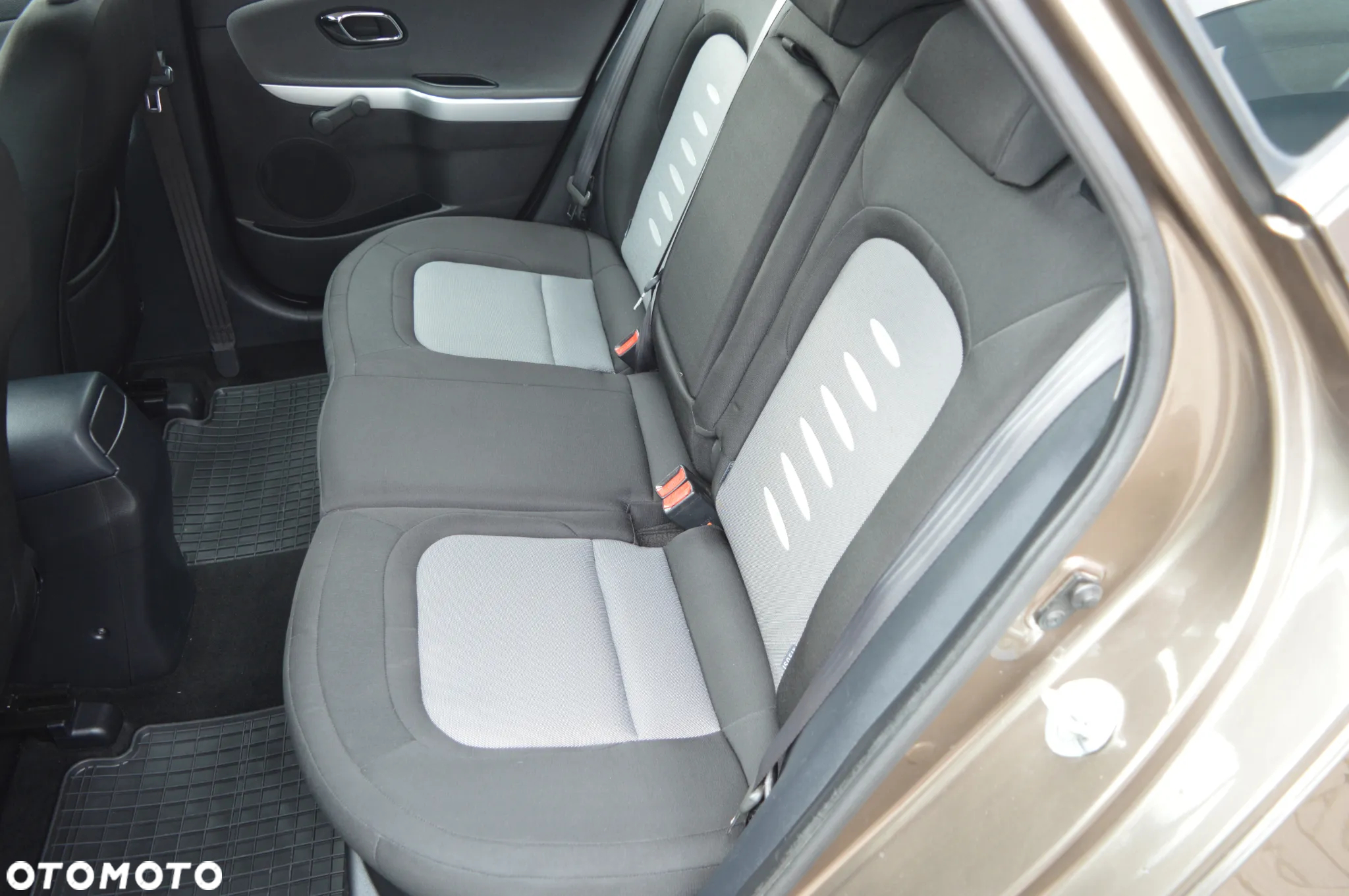 Kia Ceed 1.6 GDI DCT Vision - 16