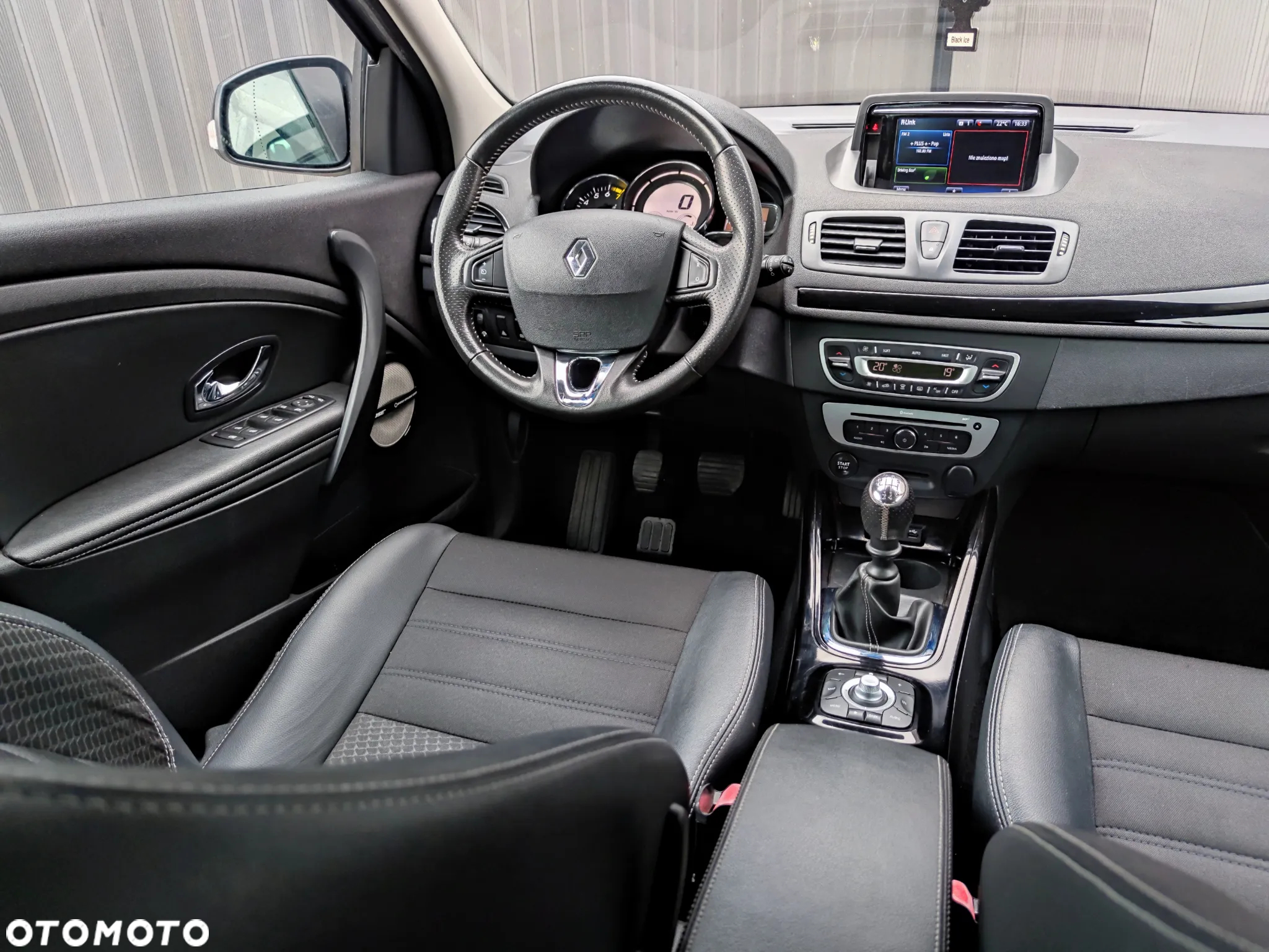 Renault Megane Grandtour ENERGY TCe 130 BOSE EDITION - 25