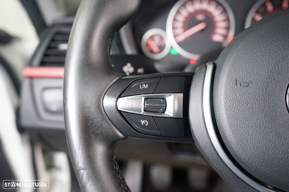 BMW 318 d Touring Line Sport - 22