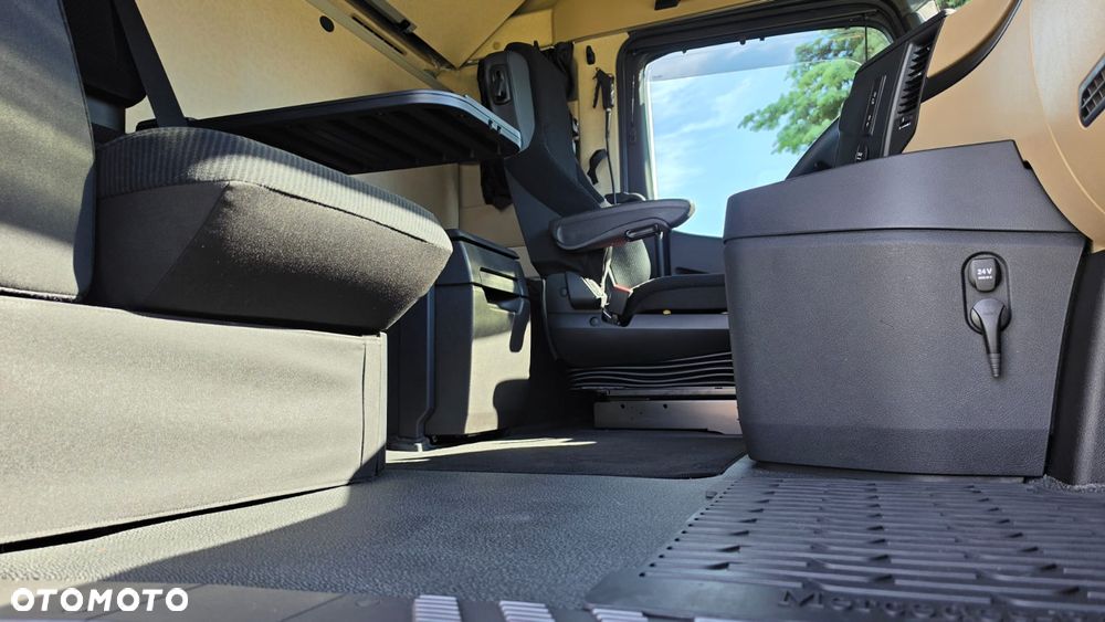 Mercedes-Benz ///ACTROS///2545/// MP5///2022///BIG SPACE///NOWY/// NIE UŻYWANY///BDF///JEDYNE 5700  KM/// VIRTUAL COCPIT///FULL LED/// KLIMATYZACJA POSTOJOWA/// NAWIGACJA///SALONKA///STAN  FABRYCZNIE NOWY - 24