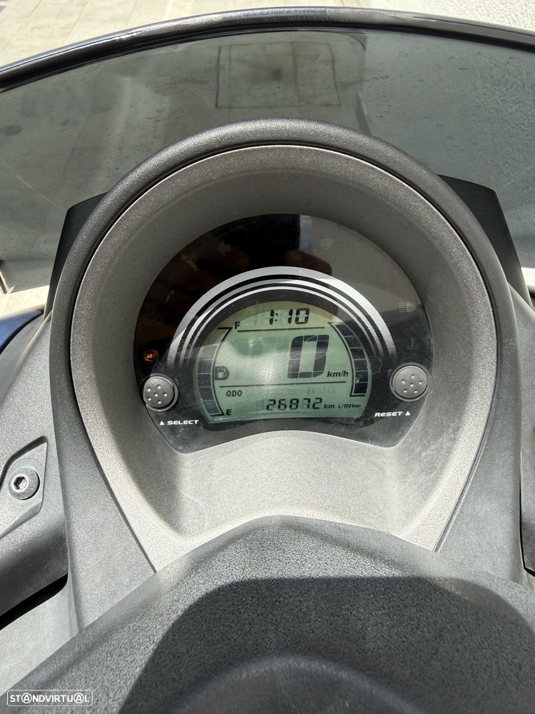 Yamaha NMAX - 10