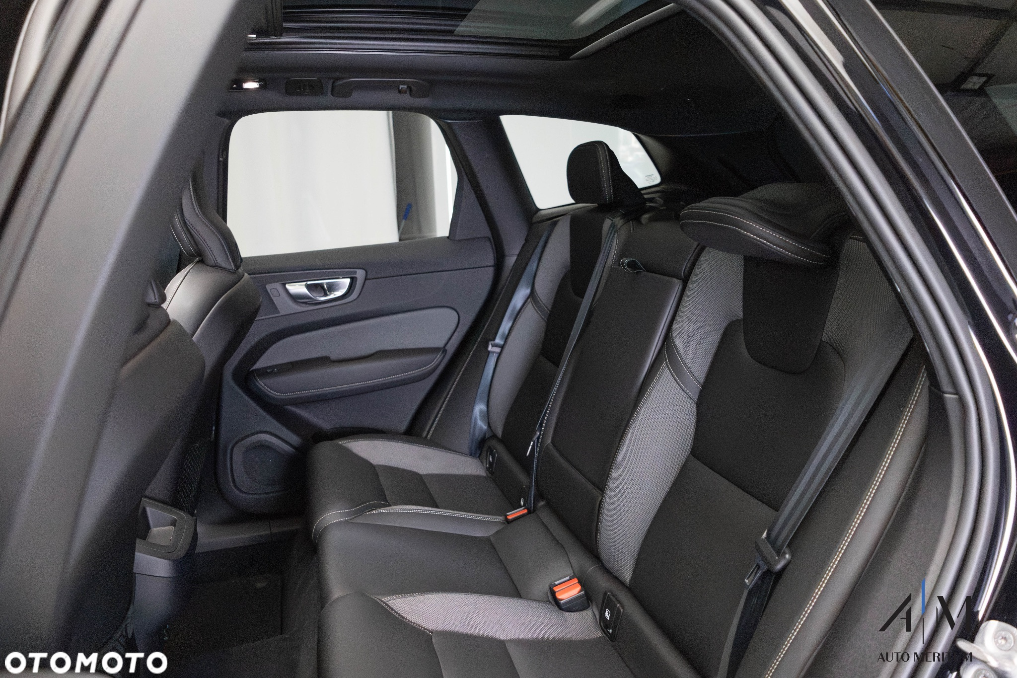 Volvo XC 60 B4 D AWD Plus Dark - 22