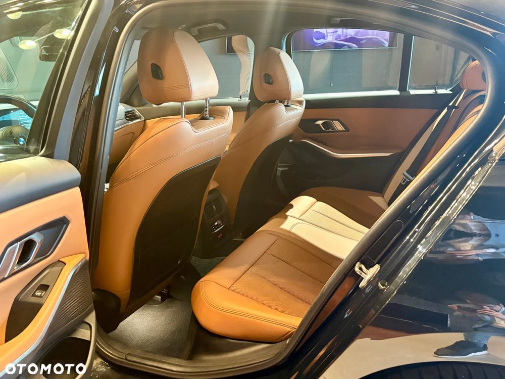BMW Seria 3 318i M Sport - 25