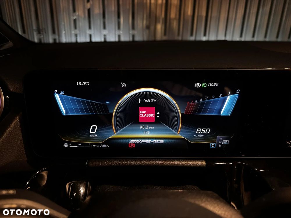 Mercedes-Benz GLA - 23