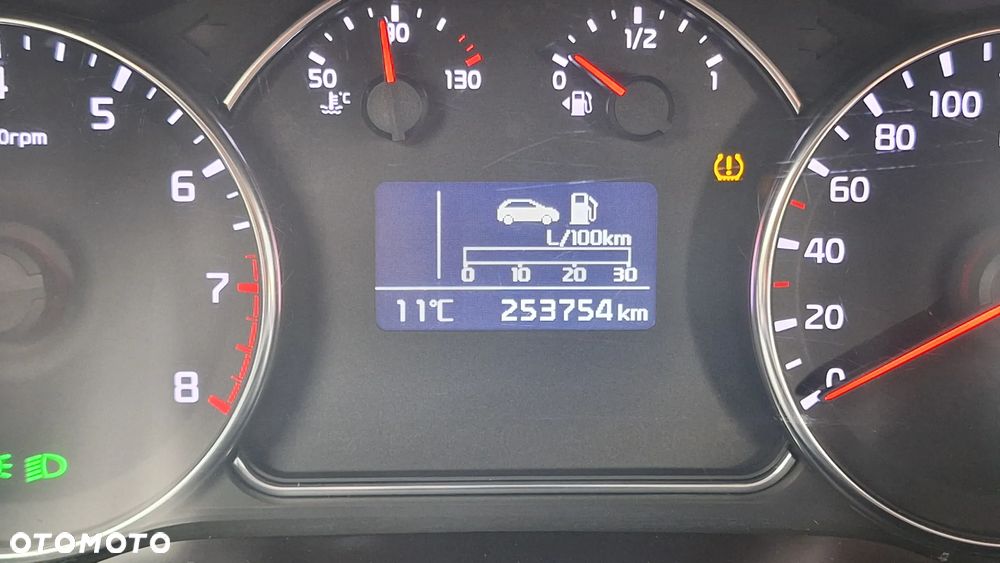 Kia Carens - 15