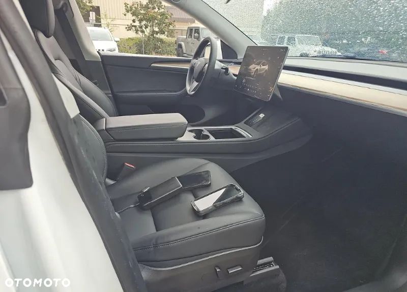 Tesla Model Y Long Range Dual Motor AWD - 9