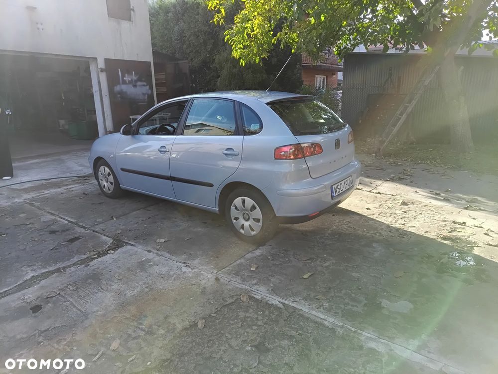 Seat Ibiza 2003 photo 2