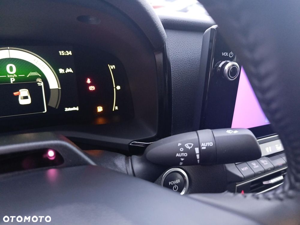 Toyota Camry - 33