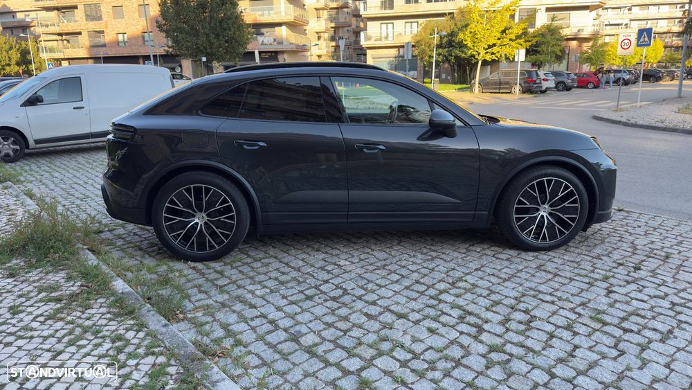 Porsche Macan Electric 4 - 3