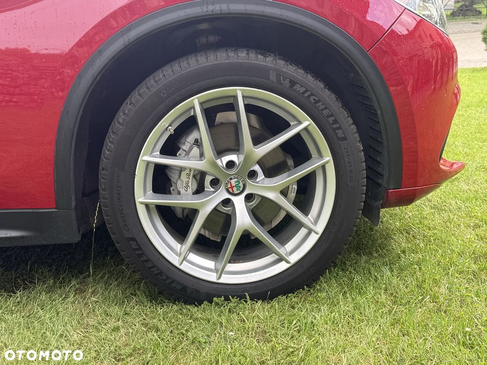 Alfa Romeo Stelvio - 8