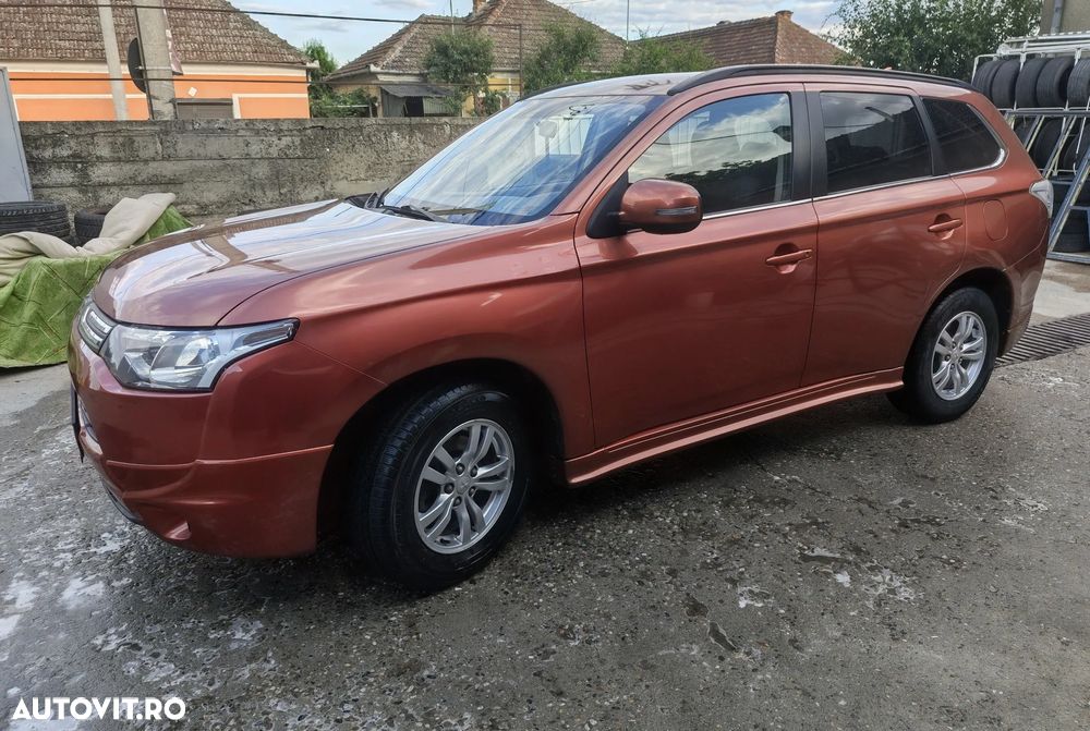 Mitsubishi Outlander - 1