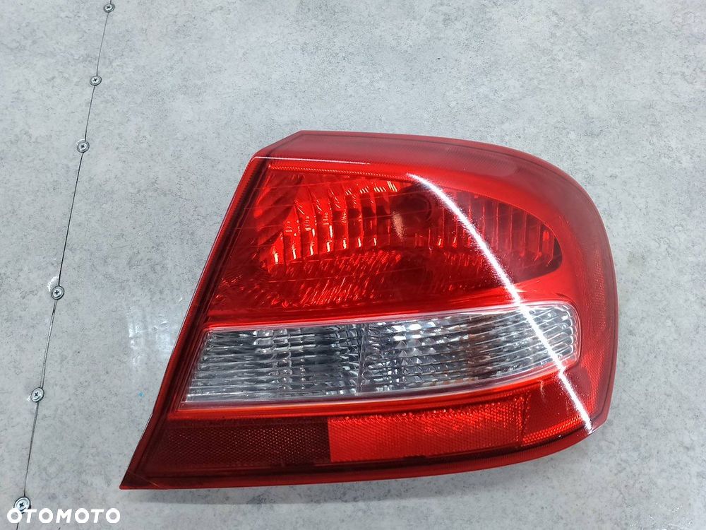 LAMPA TYLNA PRAWA CHRYSLER SEBRING II 2XL939450 NFL COUPE - 2