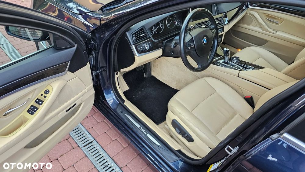 BMW Seria 5 528i xDrive Sport-Aut Luxury Line - 29
