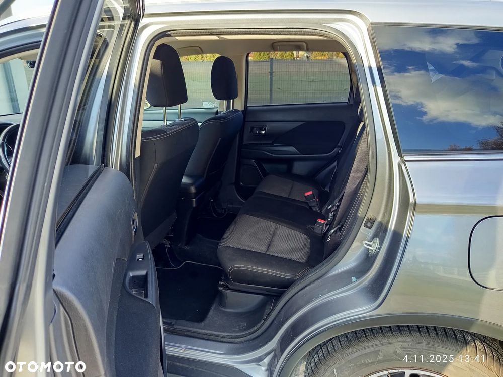 Mitsubishi Outlander 2.0 Intense + Navi 4WD CVT - 10