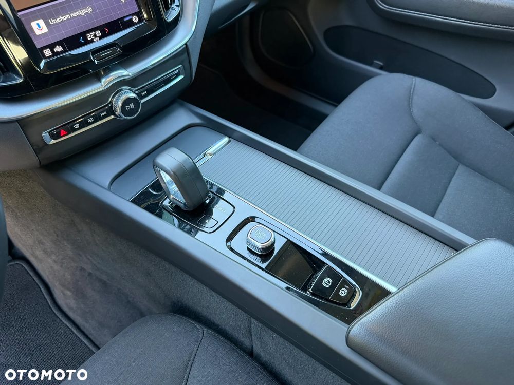 Volvo XC 60 B4 D AWD Core - 21