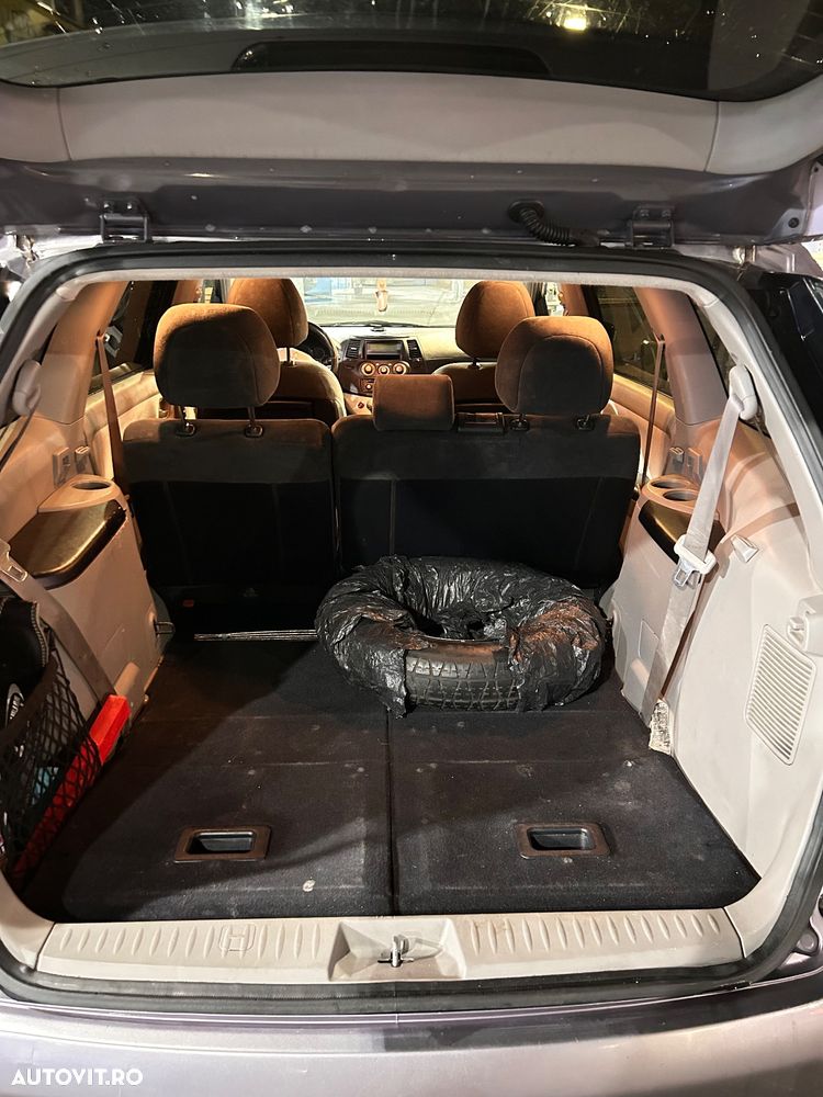 Mitsubishi Grandis - 6