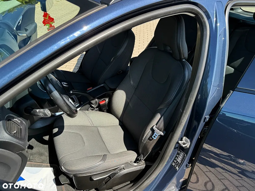Volvo V40 D2 Momentum - 25