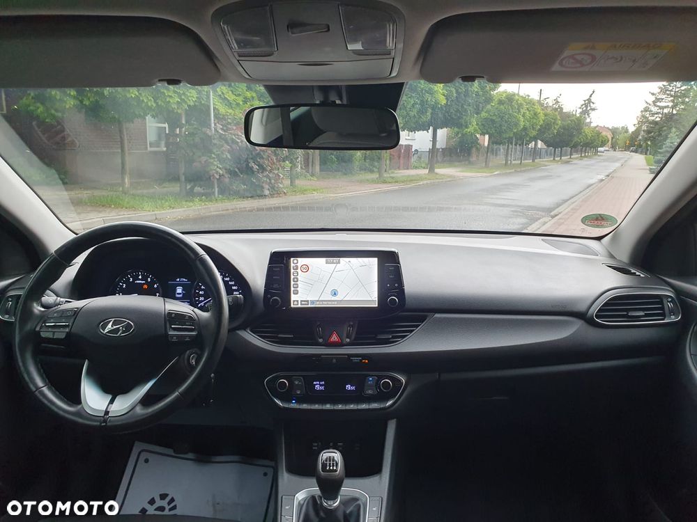 Hyundai i30 blue Kombi 1.4 YES Silver - 8