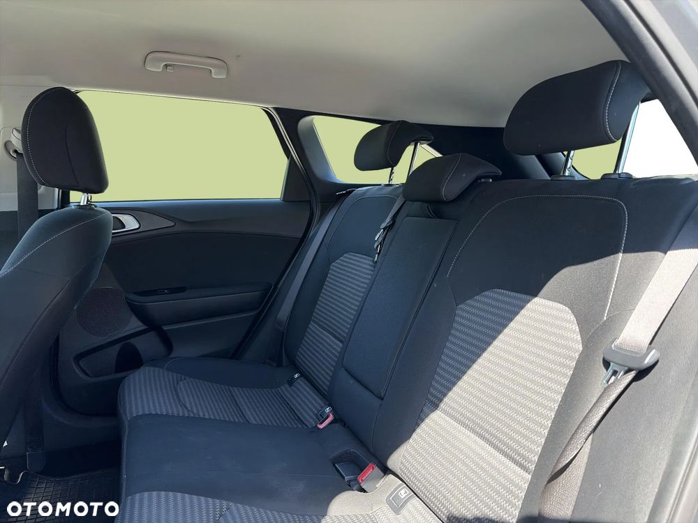 Kia Ceed 1.5 T-GDI M - 12