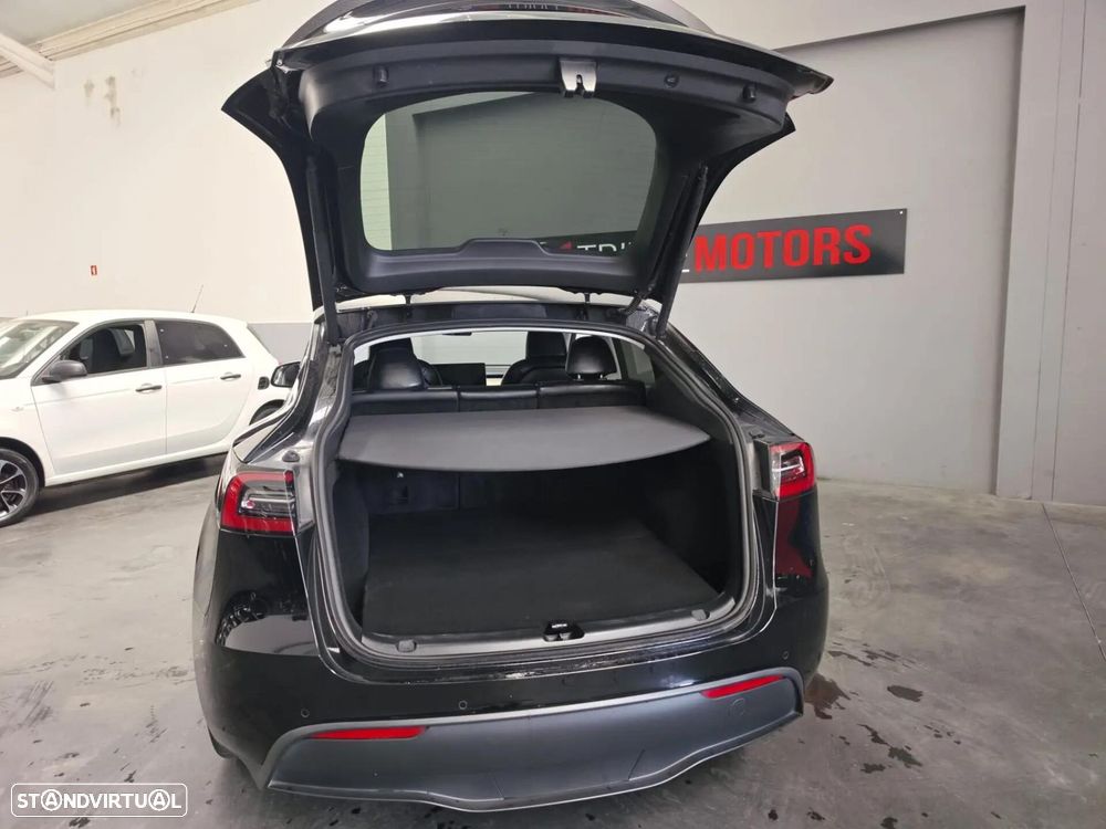 Tesla Model Y Performance Dual Motor AWD - 4