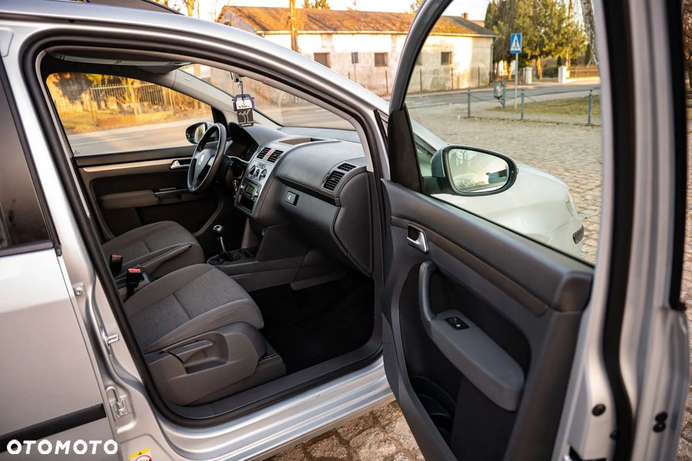 Volkswagen Touran 1.9 TDI DPF Conceptline - 26