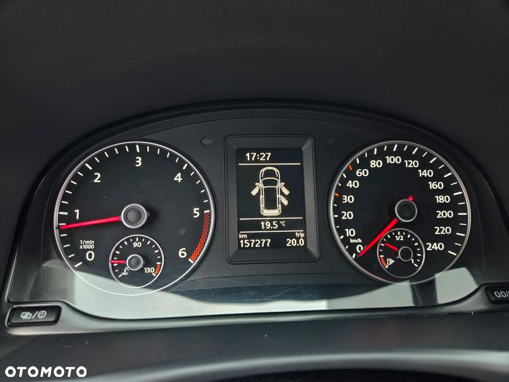 Volkswagen Touran 2.0 TDI DPF BlueMotion Technology Comfortline - 23