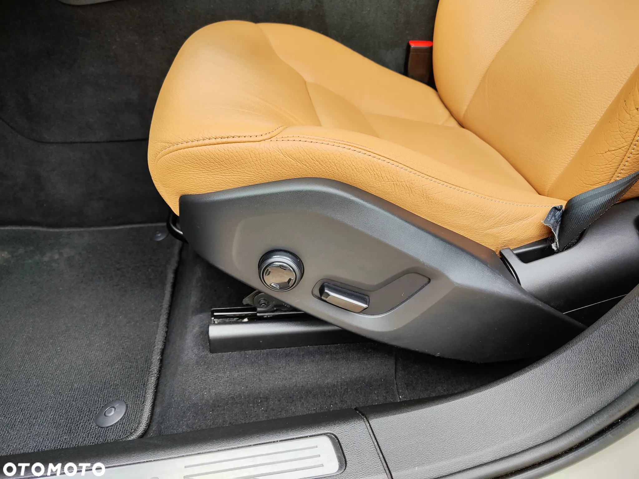 Volvo XC 60 D4 AWD Momentum - 23