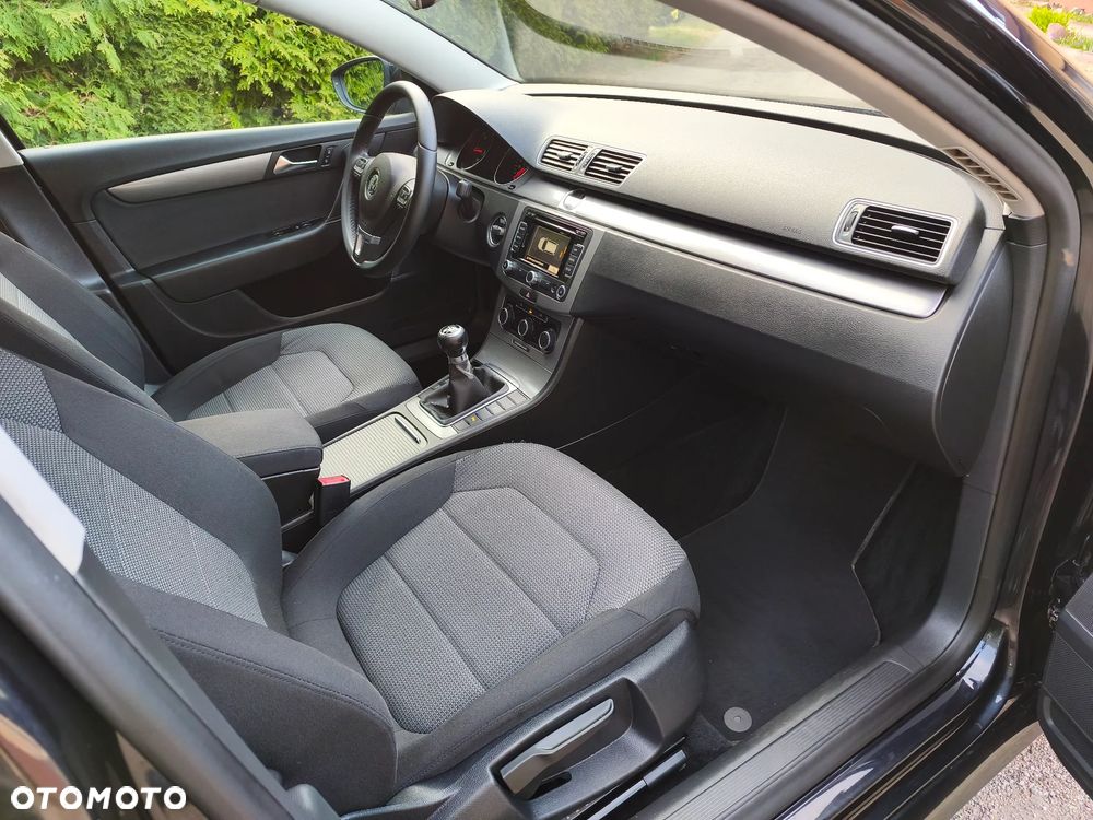 Volkswagen Passat 2.0 TDI Trendline - 18