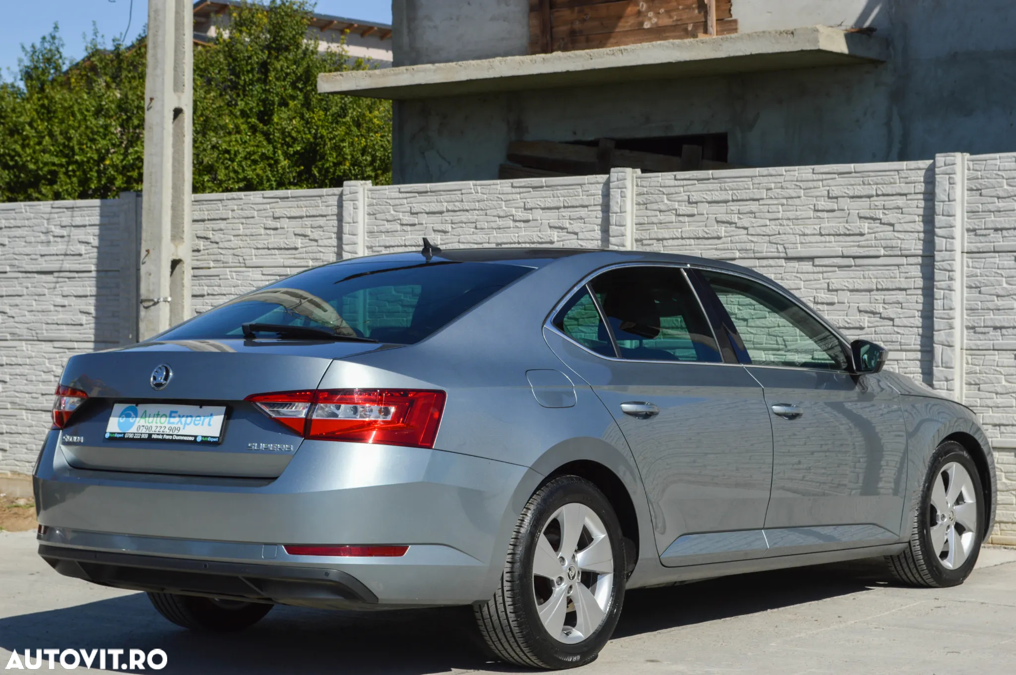 Skoda Superb 2.0 TDI DSG Ambition - 36
