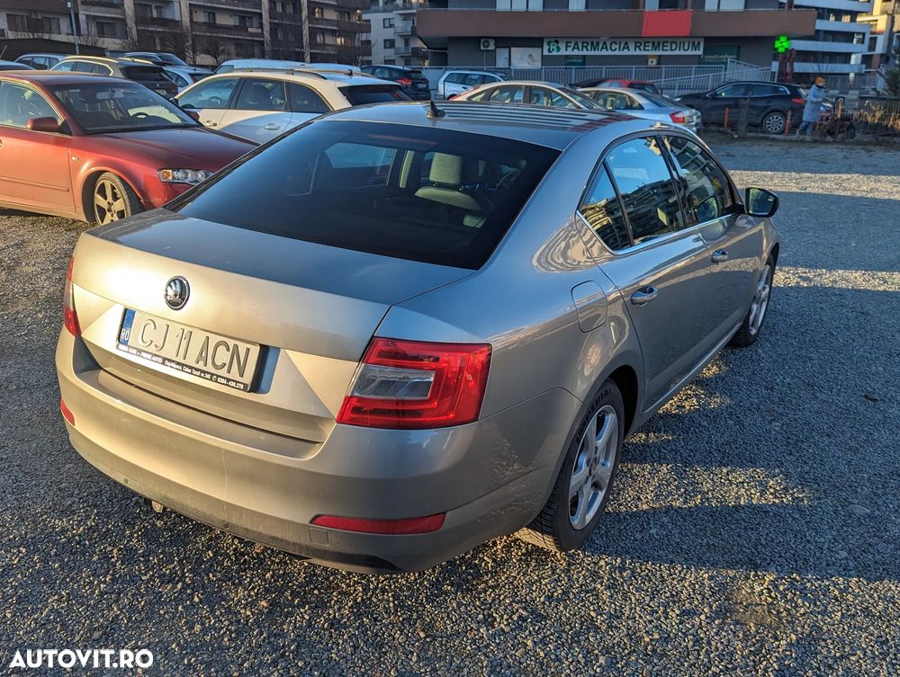 Skoda Octavia 1.6 TDI DSG Style - 5