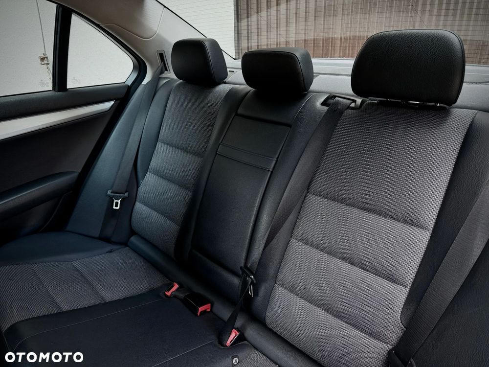 Mercedes-Benz Klasa C 180 CGI Automatik BlueEFFICIENCY Avantgarde - 11
