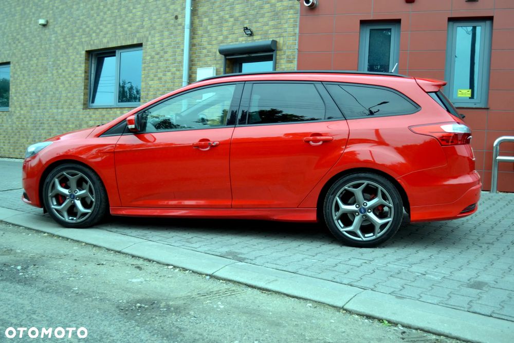 Ford Focus 2.0 EcoBoost ST mit Leder-Exclusiv-Paket - 18