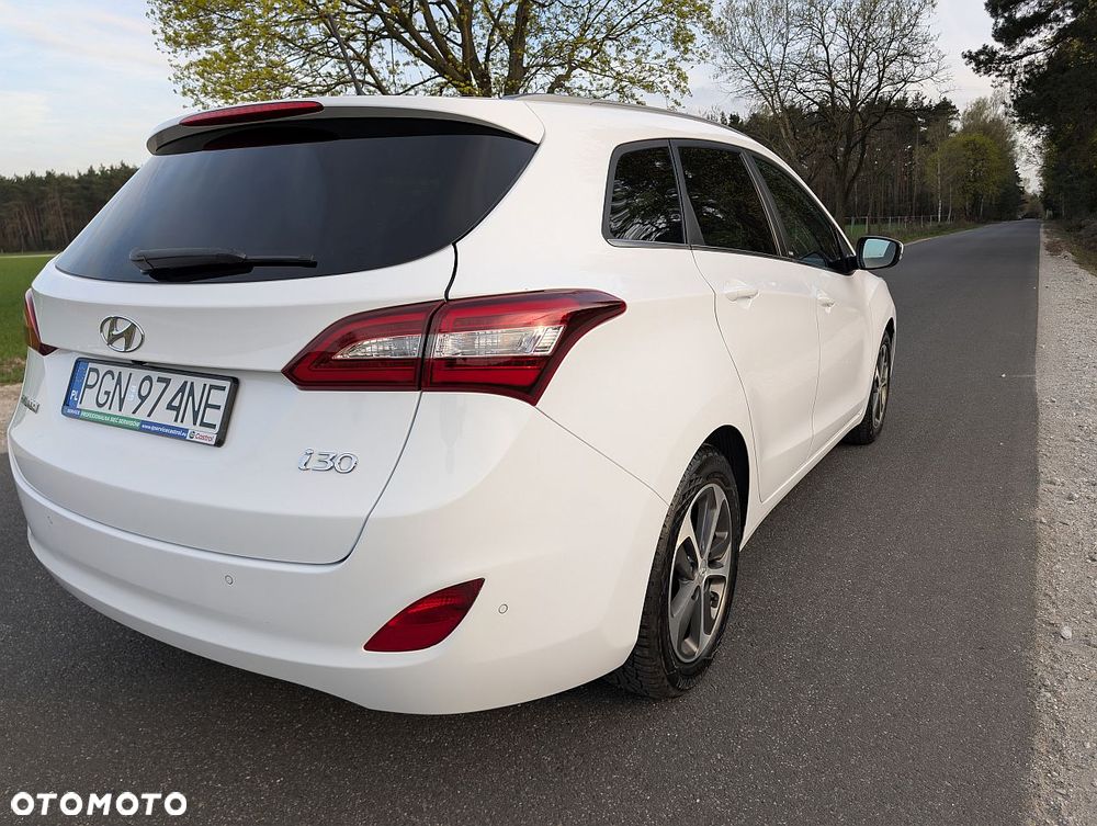 Hyundai i30 blue Kombi 1.4 YES Gold - 12