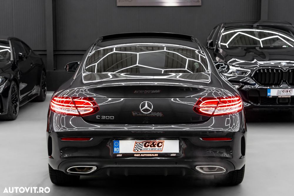 Mercedes-Benz C 300 4MATIC Aut. - 23