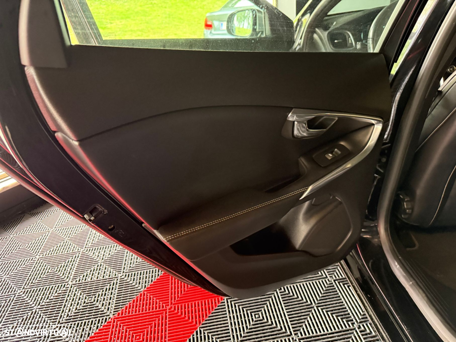 Volvo V40 1.6 D2 R-Design - 17